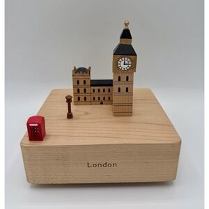 WOODERFUL LIFE London Scene Collectible Music Box Cities Of The World